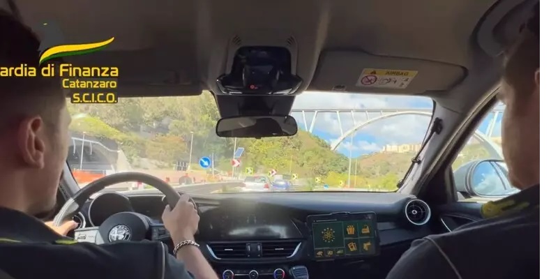 'Ndrangheta,sequestrati beni a imprenditore ritenuto in odore di 'ndrangheta,sequestrate società, veicoli, unità immobiliari e conti correnti